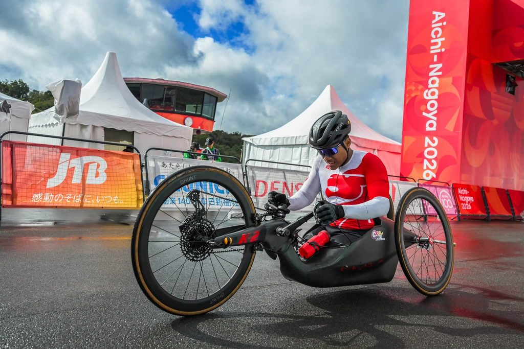 Amsyar on his kneeling Bicycle wearing Singapore Jersey at the starting line Nagoya Japan