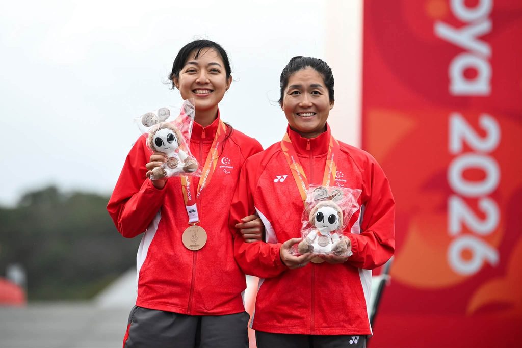 Sarah (Left) with Amelia (Right) after receiving their bronze medal